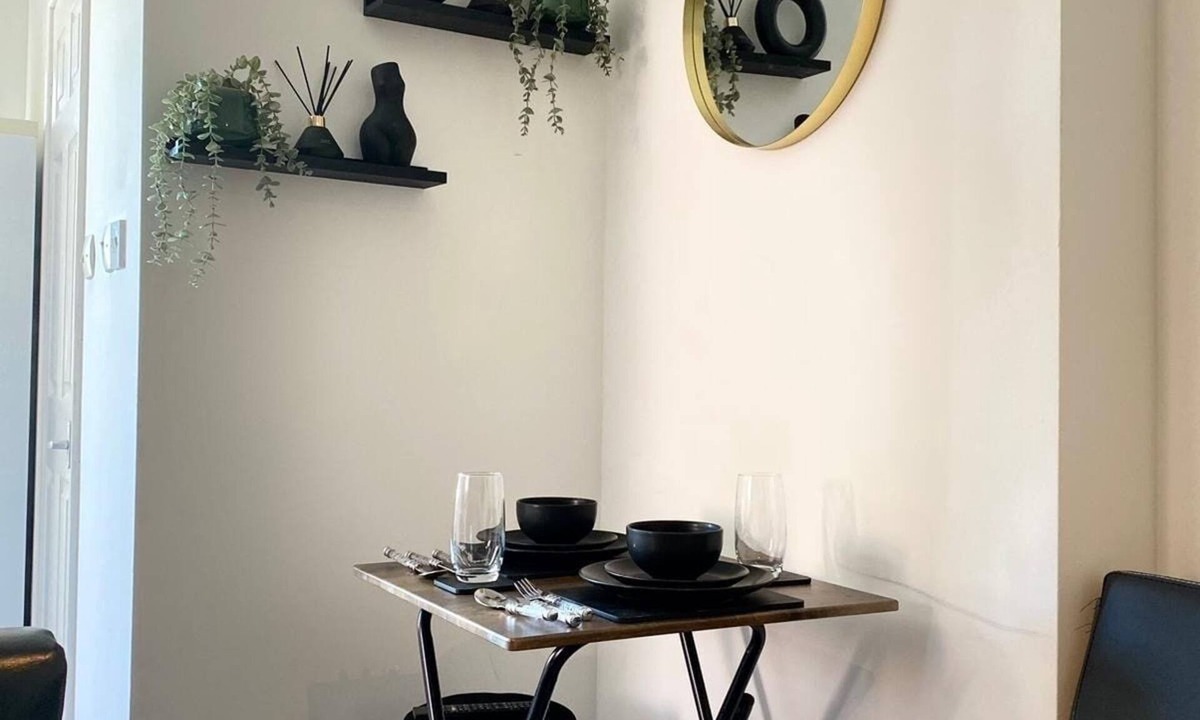 Coventry Apartment | Compact contemporary modern studio