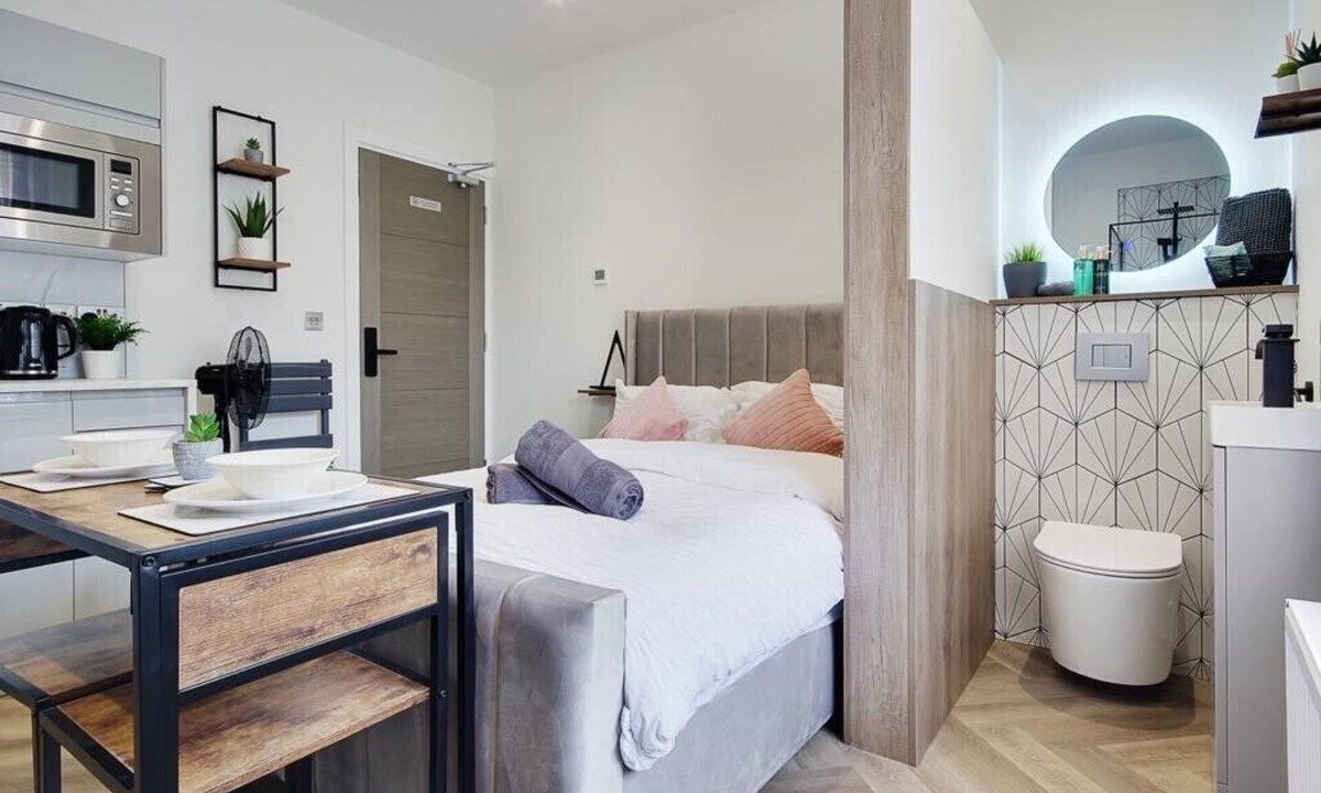 Westbourne Apartment | Compact Unique Suite