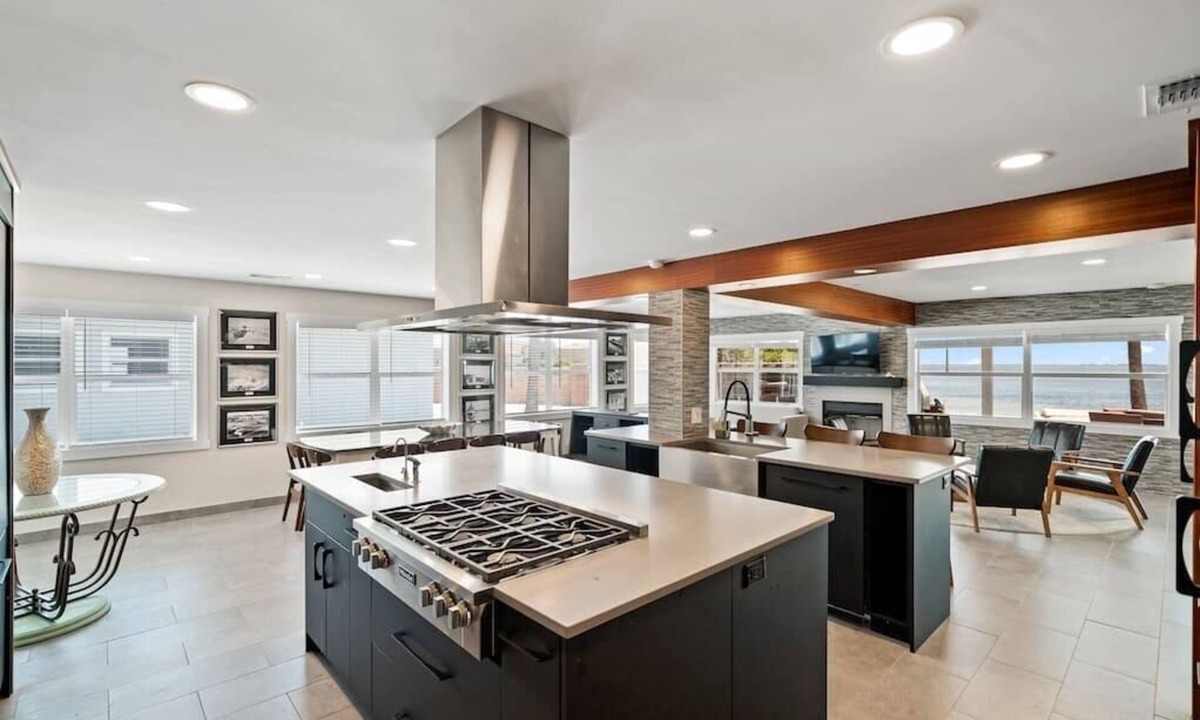 Orlando Beach Resort | Compass 2BR Suite - Gourmet Kitchen - Water view