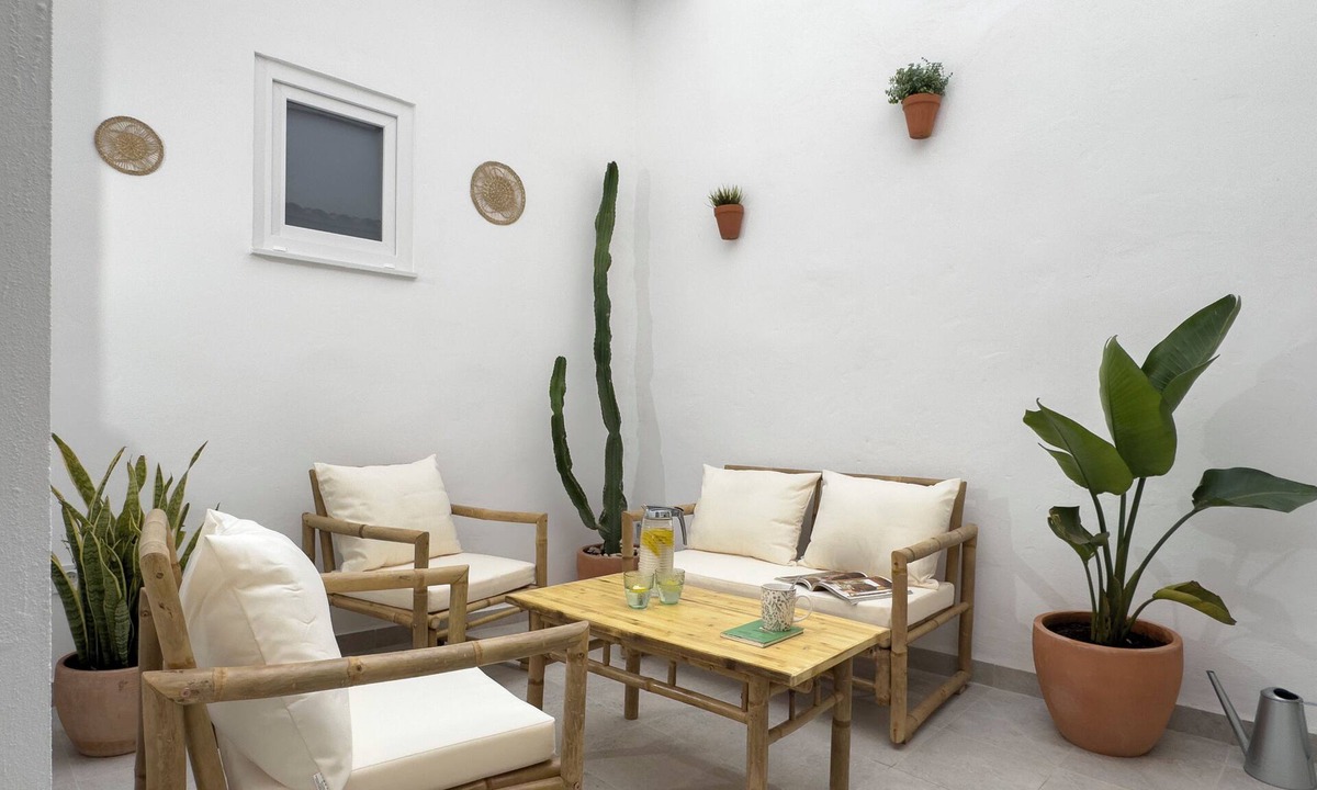 Pedralba House | Complete house for 6 people - Patio with barbecue - Pedralba
