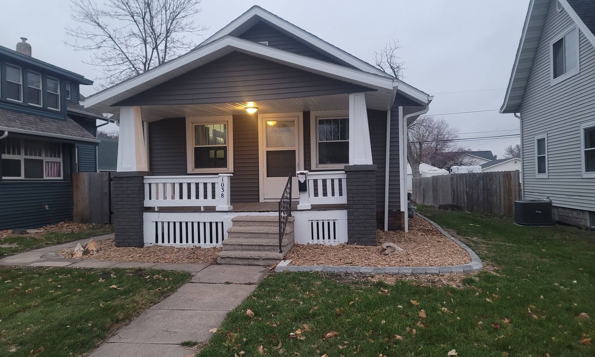 Cedar Rapids House | Completely remodeled house with all the amenities minutes from downtown.
