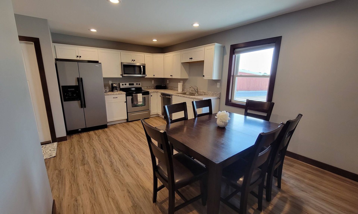 Cascade Apartment | Completely remodeled downtown apartment! 2 large bedrooms!