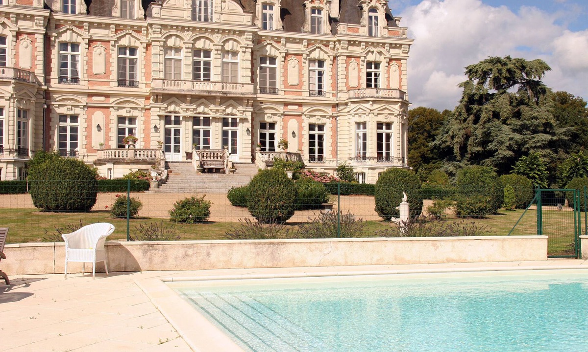 Bourg-dIre Other | Completely renovated 18-room Louis XIII-style chateau (sleeps 38)