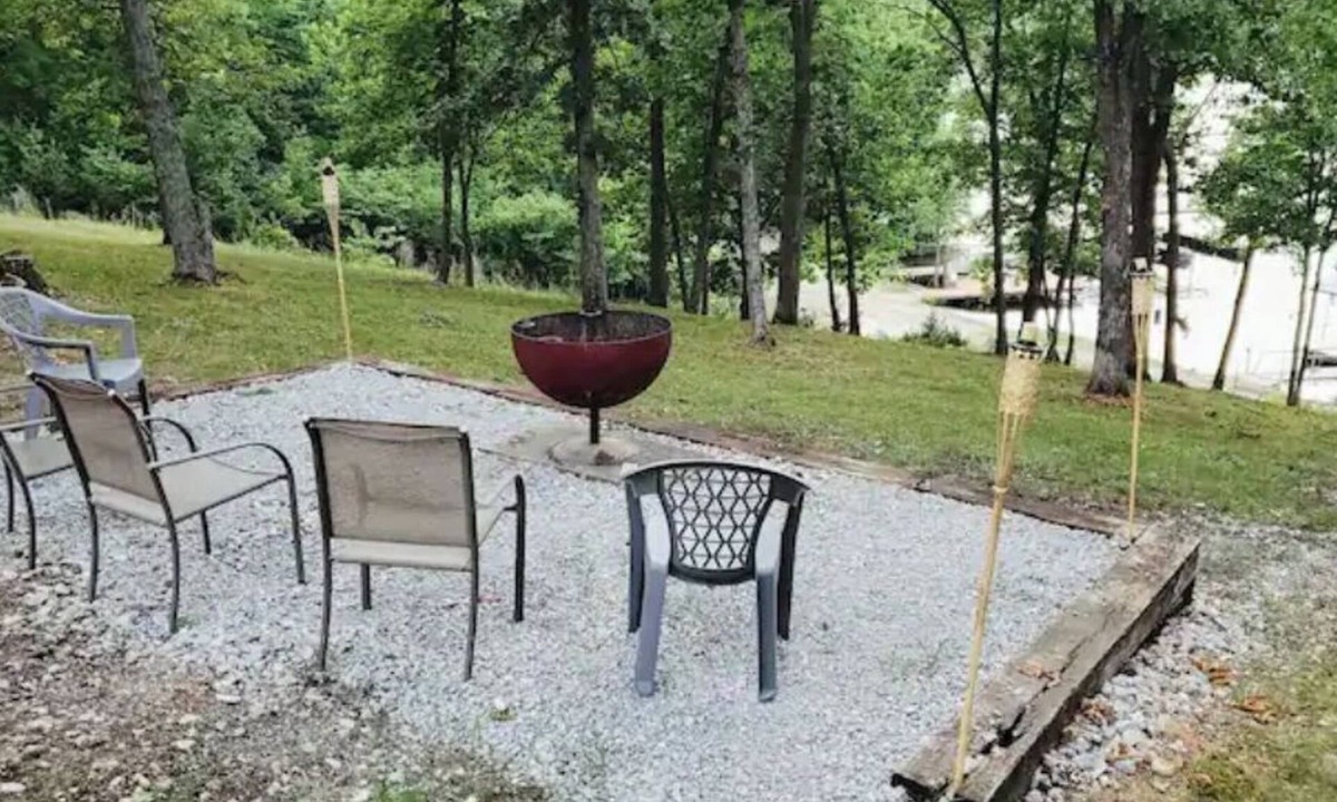 Warsaw Cottage | Completely renovated lakehouse with all the extras