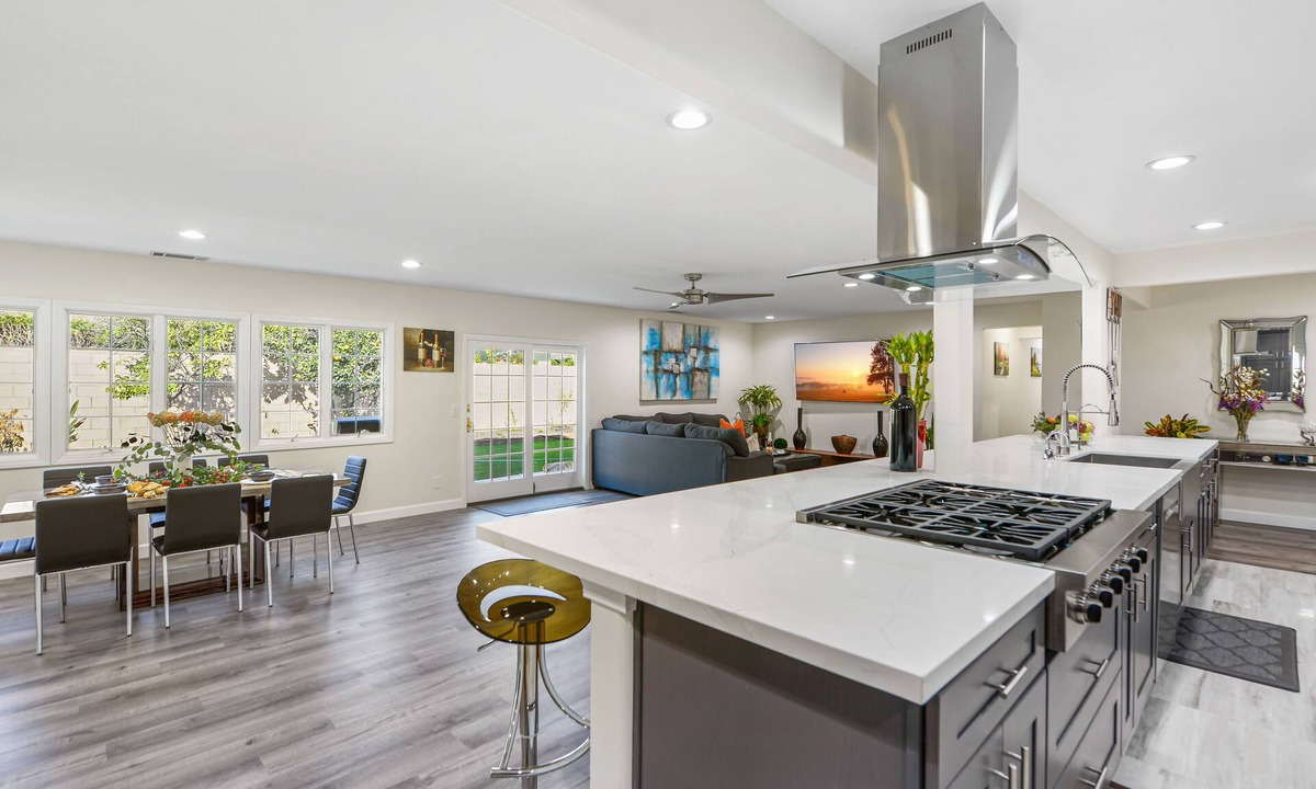 Orange House | ❤️COMPLETELY RENOVATED QUIET LUXURY HOME NEAR DISNEYLAND❤️