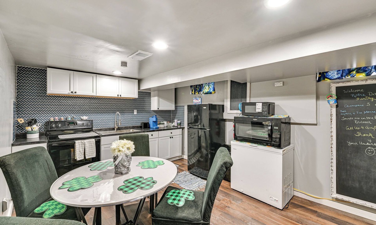 Near Northwest Apartment | Complimentary Limo & Concierge - 1 Mi to Stadium