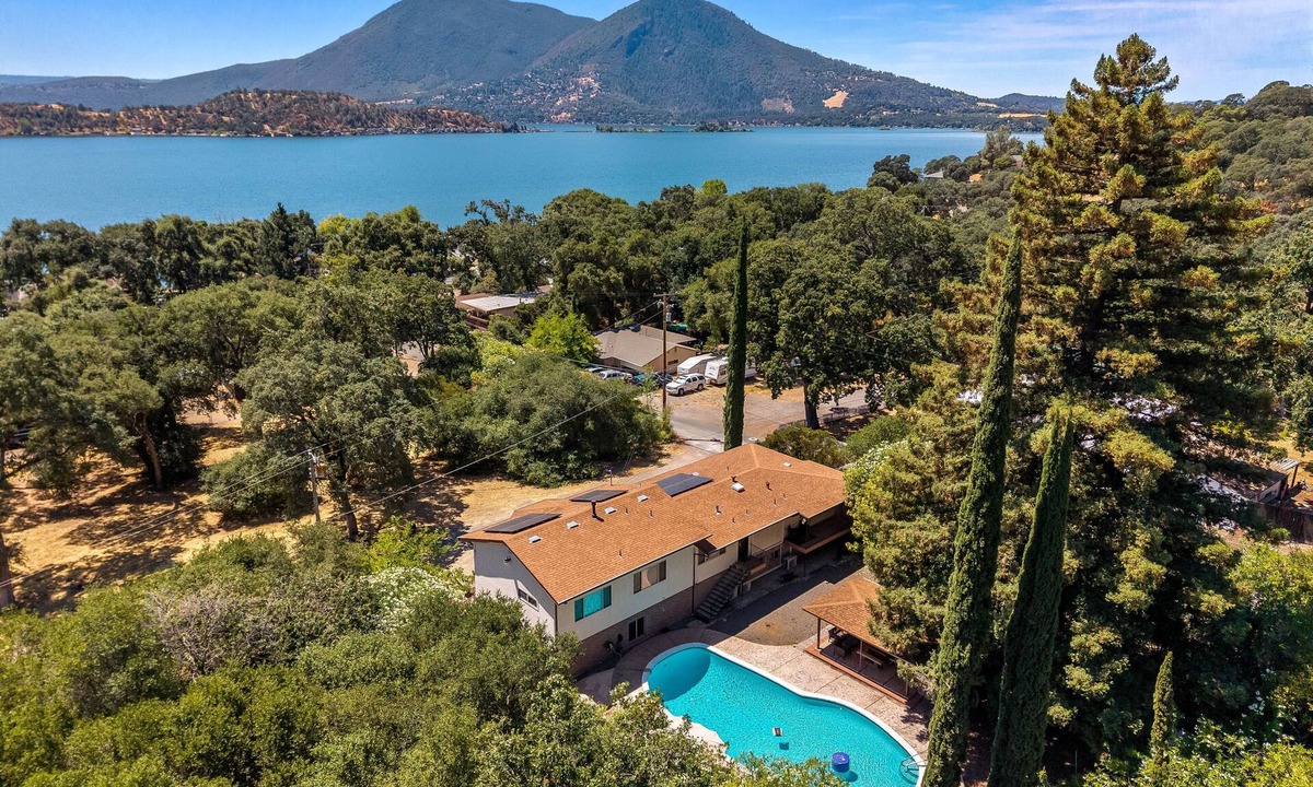 Wilbur Springs House | Compound by the Lake with Private Pool