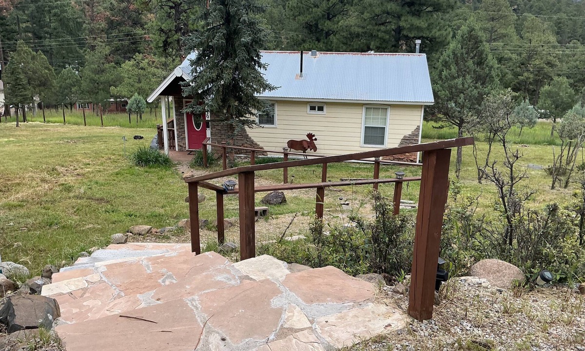 Ruidoso Cottage | COMY, COZY COTTAGE! HOT TUB ! PETS BY APPROVAL. nTIME TO BOOK FOR SUMMER!