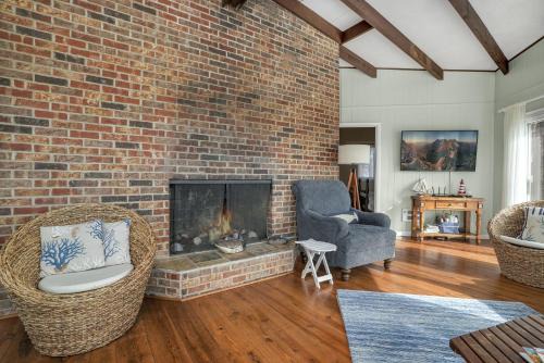 Chincoteague House | Conch Shell - Waterfront villa with wrap around deck!