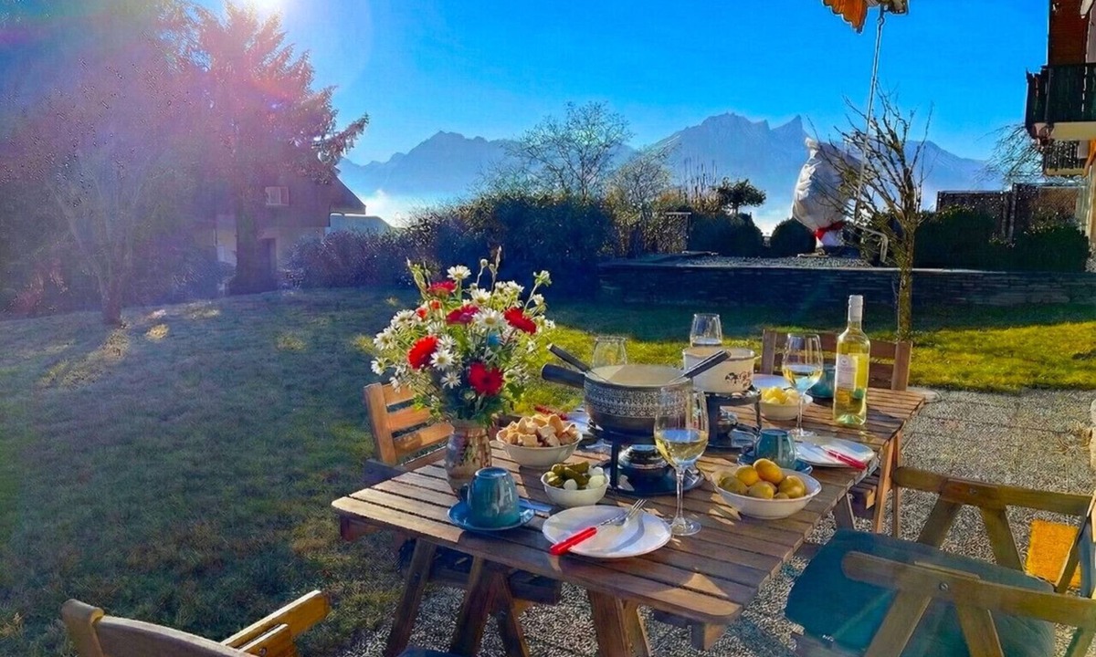 Goldiwil Apartment | Concierge, Lake Thun/Alps Scenic Views by SwissHut