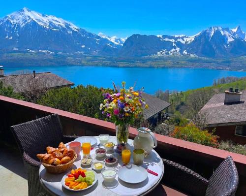 Goldiwil Apartment | Concierge with Scenic Views and Long Stay by SwissHut