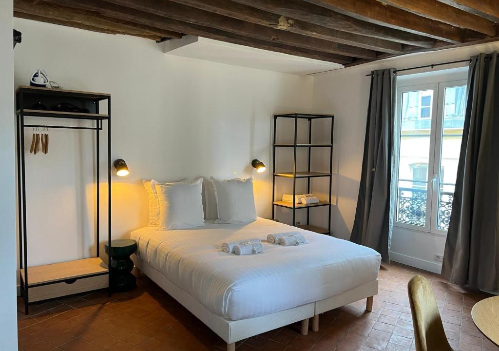 Odeon Apartment | Conde Chic Studio