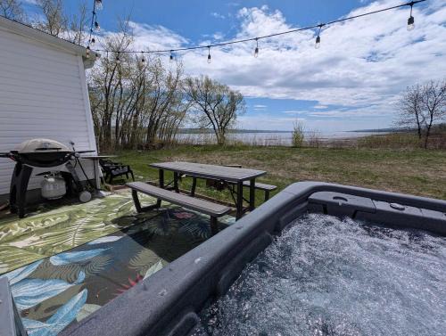 Ste Anne de Beaupre Apartment | Condo 1 - Waterfront with SPA, Fireplace & Barbecue