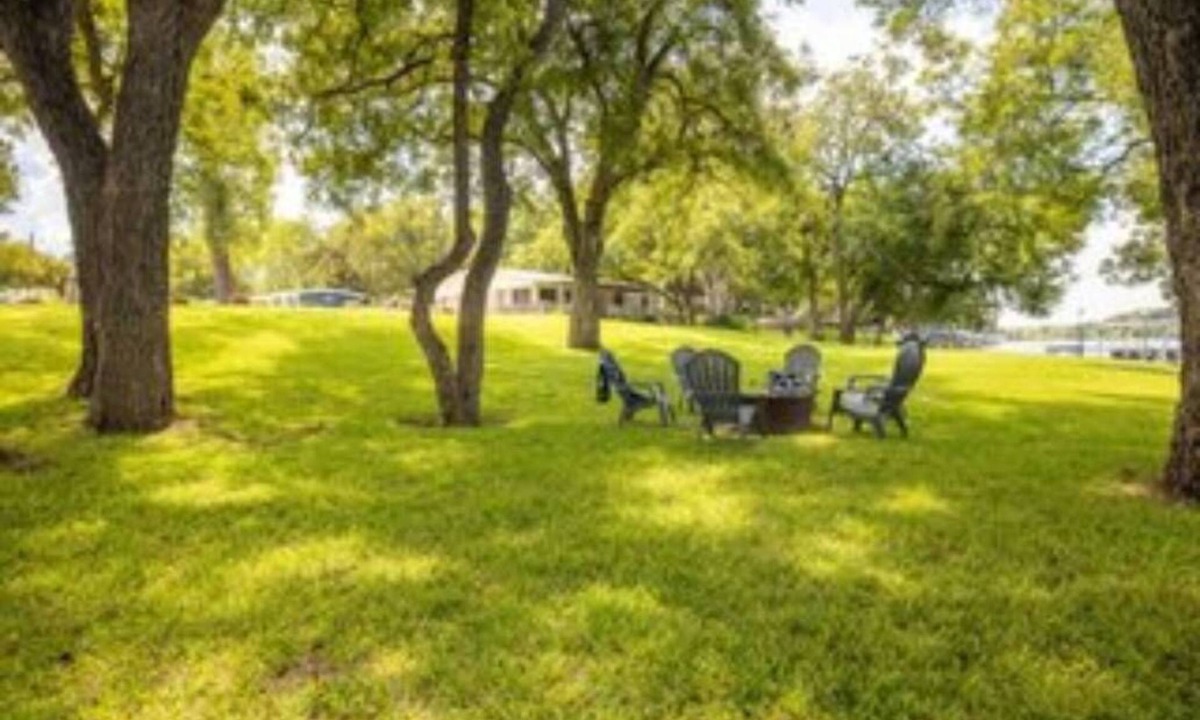 Burnet Condo | Condo 18, Beautiful Lake View