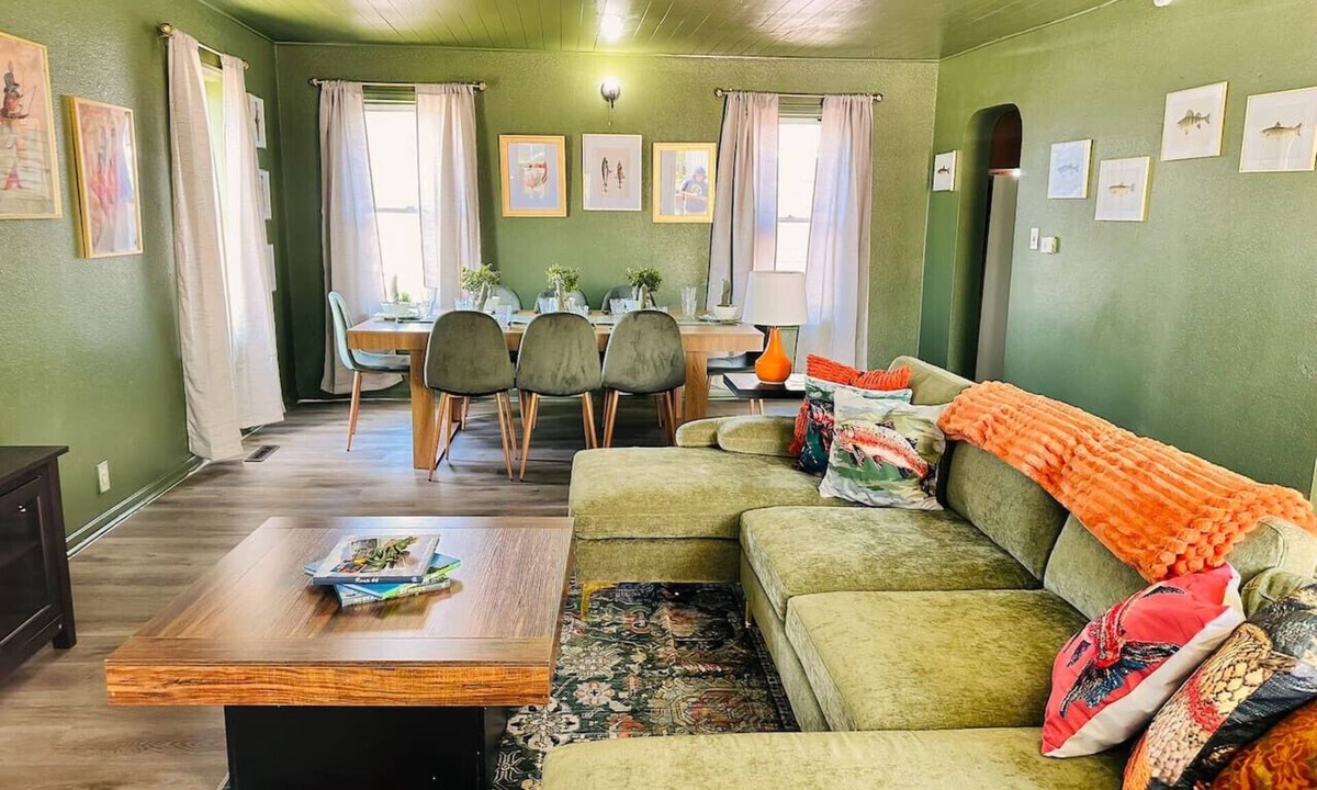 Russell Condo | Condo 2BD/2BA/Grill/Laundry-8PP-Pet Friendly