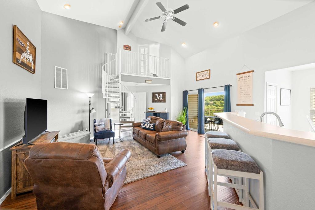 Kimberling City House | Condo in Lakefront Resort w/Pool! Ozarks Getaway