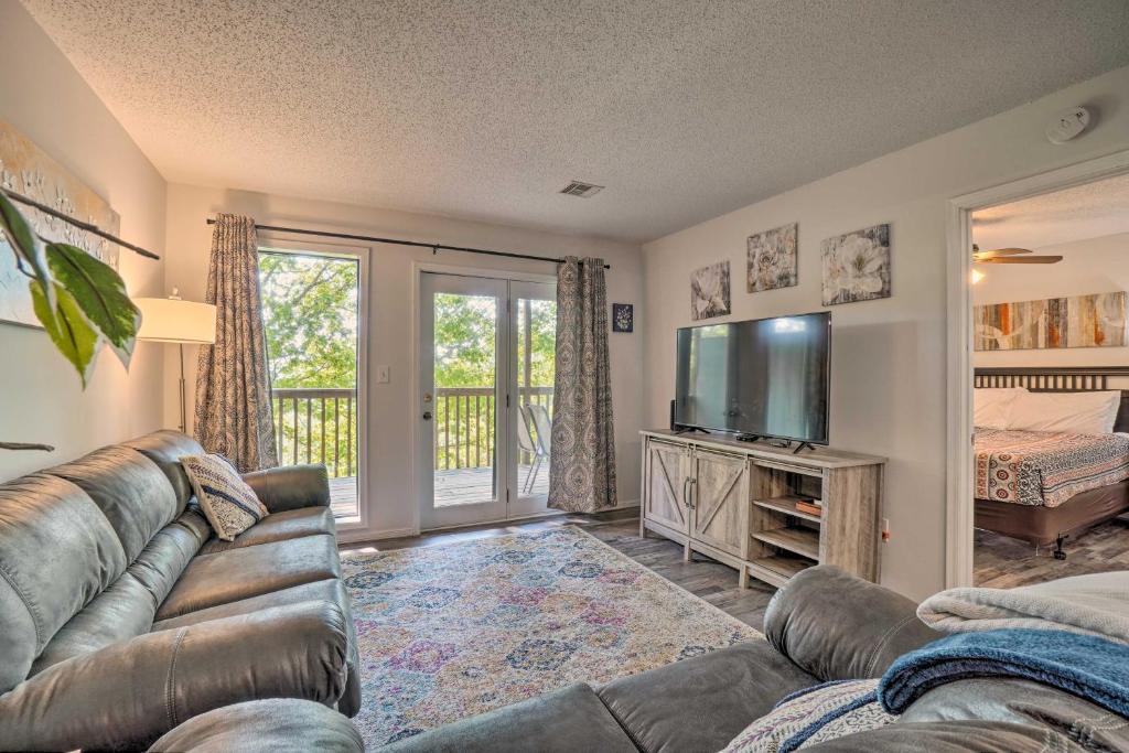 Notch Estates House | Condo near Silver Dollar City w/Pool, Deck, Views
