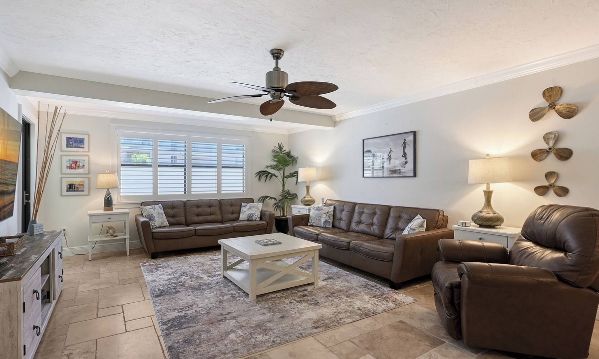 Siesta Key Condo | Condo on Siesta Key/Crescent Beach. Steps to ocean and many shops/activities!