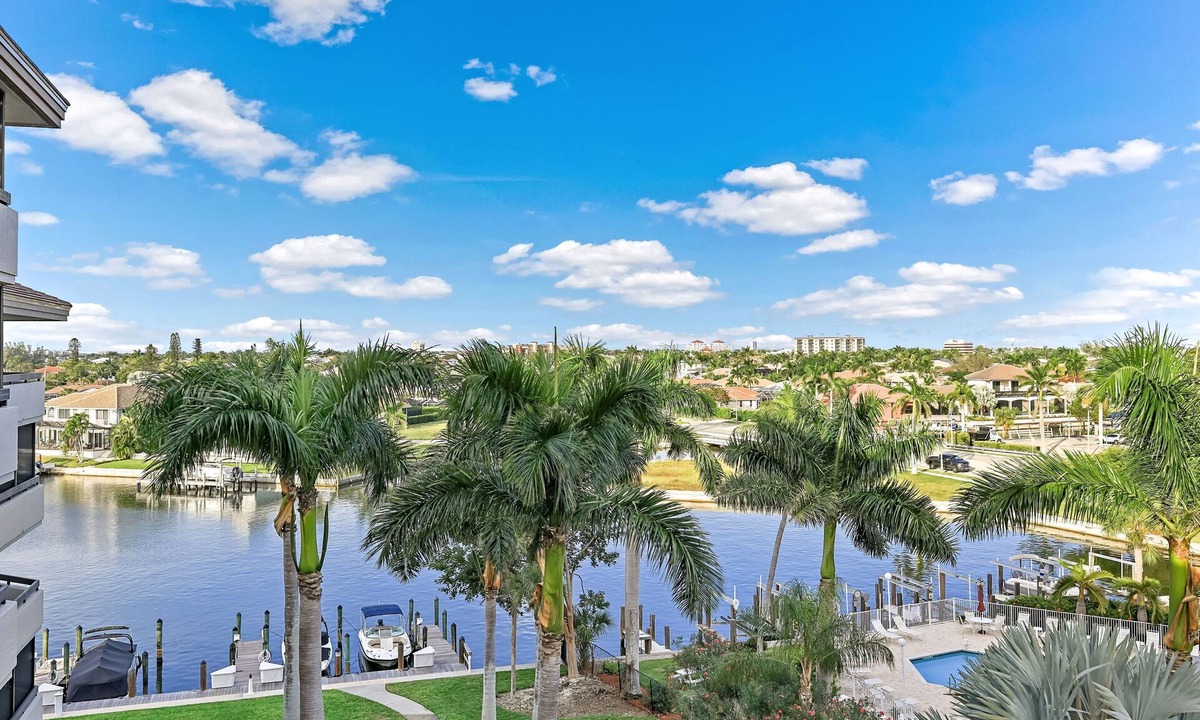 Marco Island Condo | Condo Overlooking Clam Bay | Pool & Beach Access