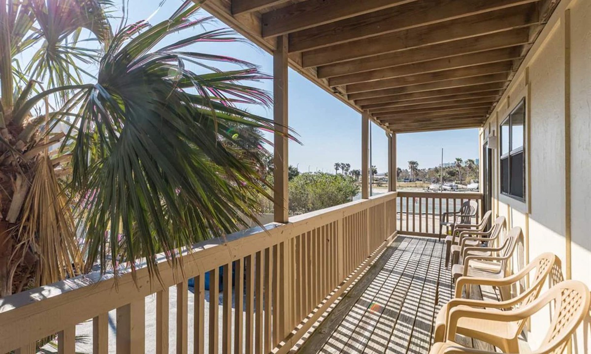 Orange Beach East Condo | Condo Steps from the Beach w/Balcony, WiFi, Central AC & Shared Pools