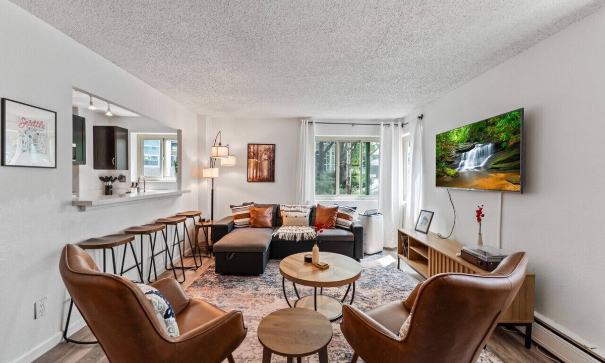 Downtown Seattle Condo | Condo Steps to Convention Center
