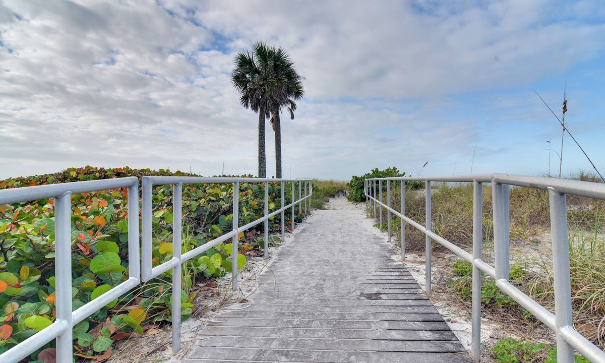 Madeira Beach Apartment | Condo w/Community Pool - Walk to Madeira Beach!