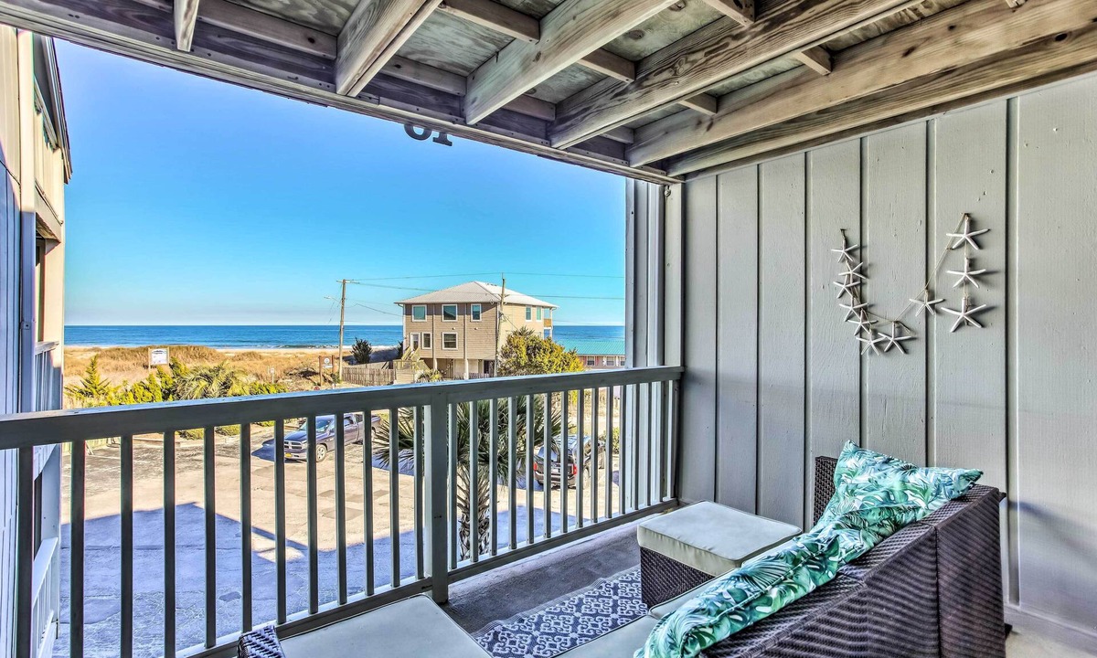 North Carolina Coast Apartment | Condo w/Pool Access - Walk to Beach!