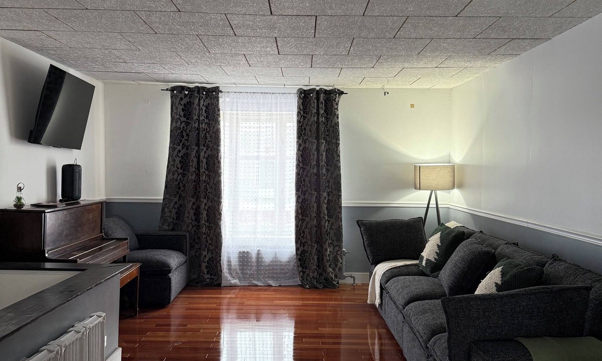 Desjardins Apartment | Condo with beautiful view of the Château Frontenac.