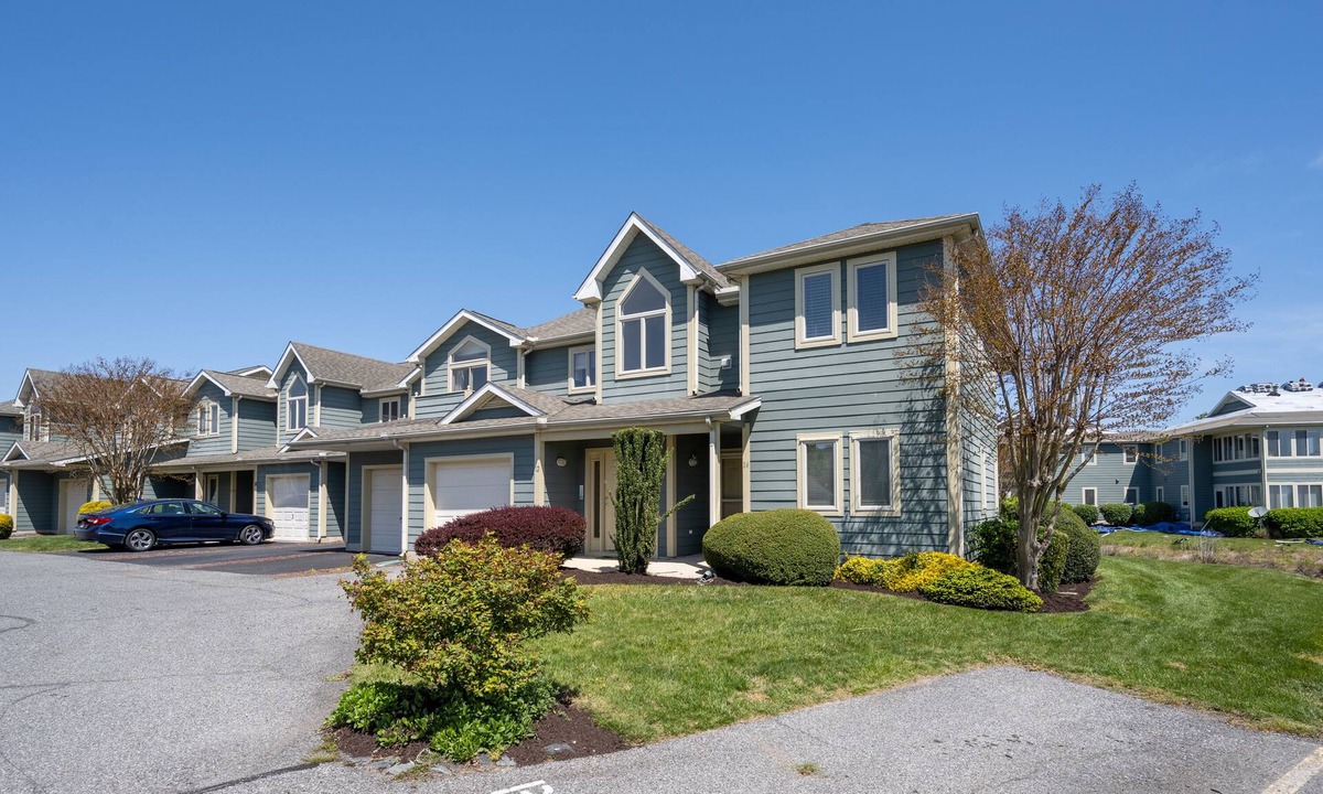 Lewes Condo | Condo with elevator and POND VIEWS! - 12 Pondview Lane