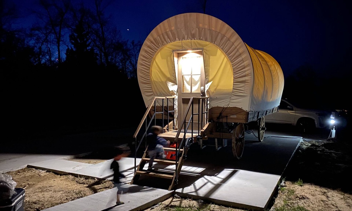 Shreveport Cabin | Conestoga Glamping Wagon overlooking the Soda Lake Wildlife Reserve