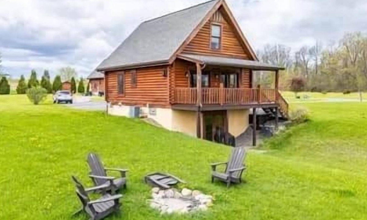 Geneva House | Conesus Log Cabin, Cozy Log Cabin on the Wine Trail