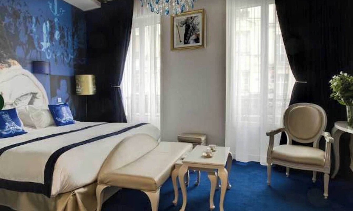 Les Halles Hotel | Confidential Room 1, a stone's throw from the Louvre