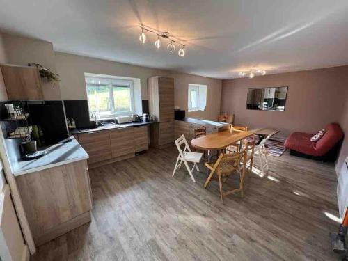 Renaison Apartment | Confort et ressourcement au vert