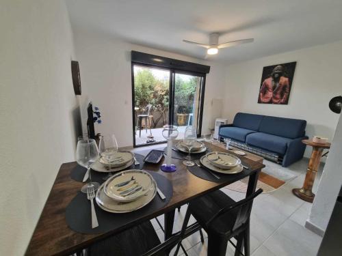 Roches Grises Apartment | Confortable appartement rez de jardin- terrasse - parking