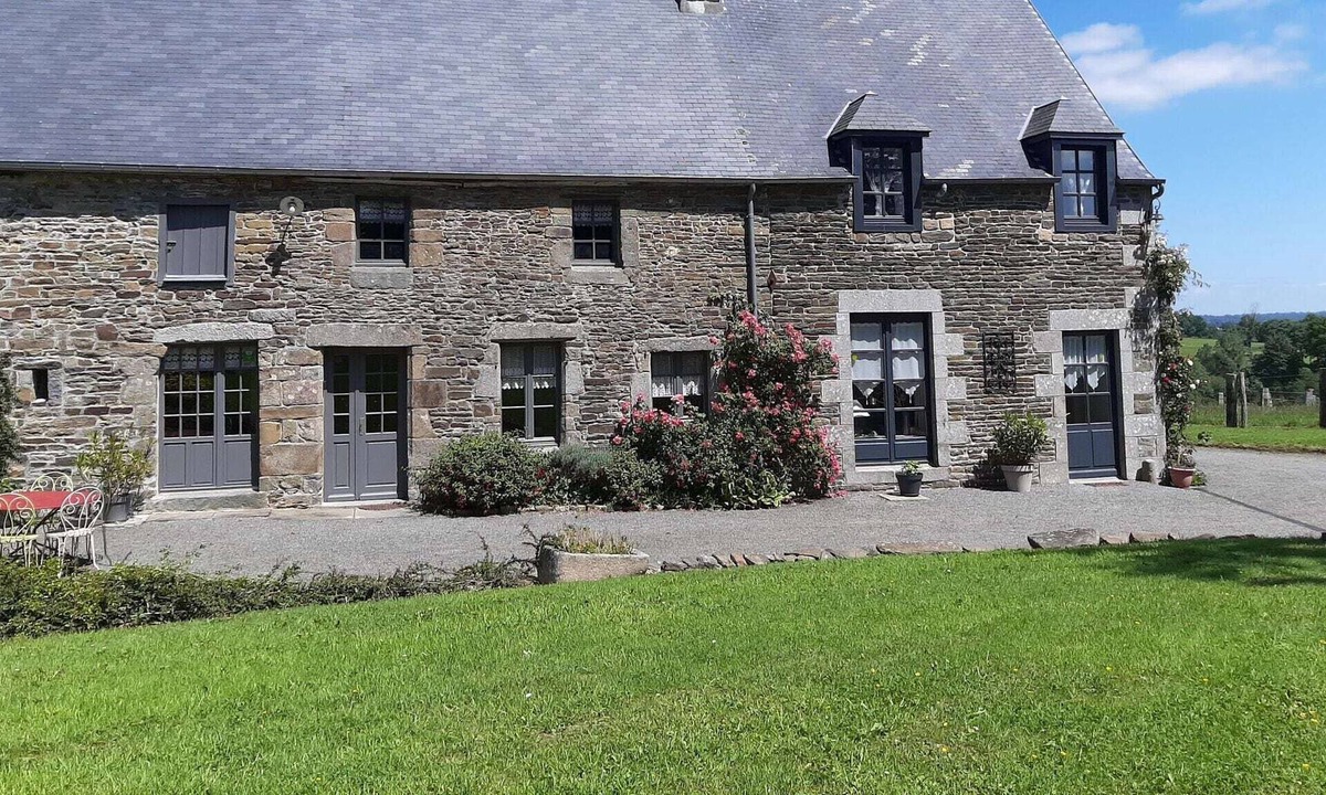 Montaigu-les-Bois House | Confortable home, great for visiting Normandy