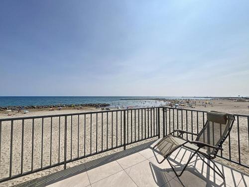 Carnon-Plage Apartment | Confortable T3 sur plage avec WiFi et parking privé - FR-1-715-104