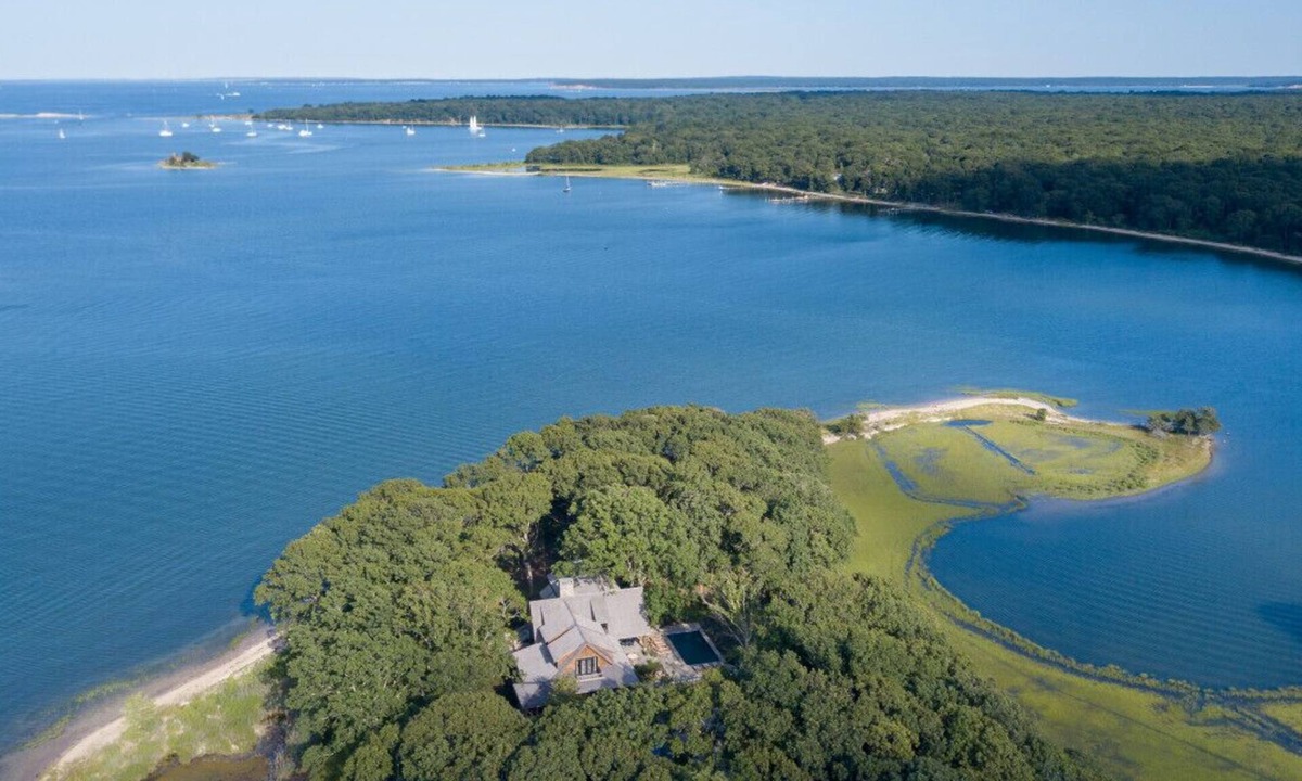 Coecles Harbor House | Congdon's Point Shelter Island