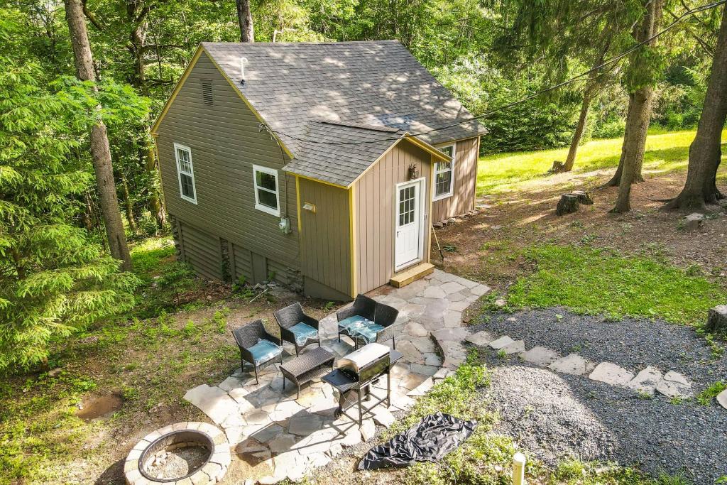 Canadensis House | Conifers & Cocktails