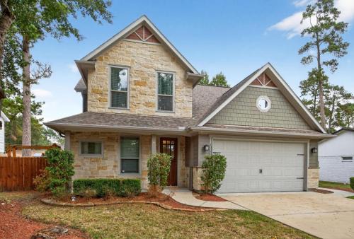 Conroe House | Conroe Family-Friendly 4BR Home with Game Room, Covered Patio & Playset