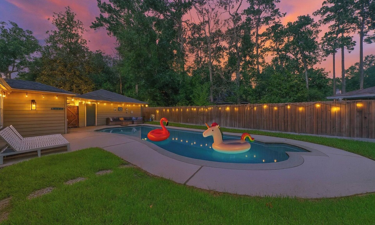 Conroe House | Conroe Getaway Retreat 4BR/2.5BA Private Pool with Game Room Near Mall