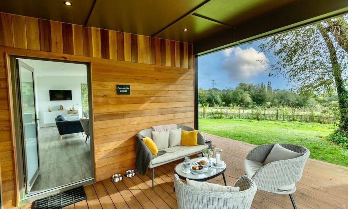 Colchester House | "Constable": Eco Lodge: Private Hot Tub