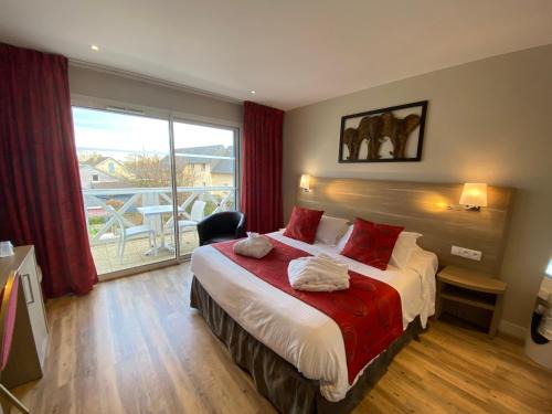 La Riviere-Saint-Sauveur Hotel | Contact hôtel - Hôtel Les Bleuets & SPA