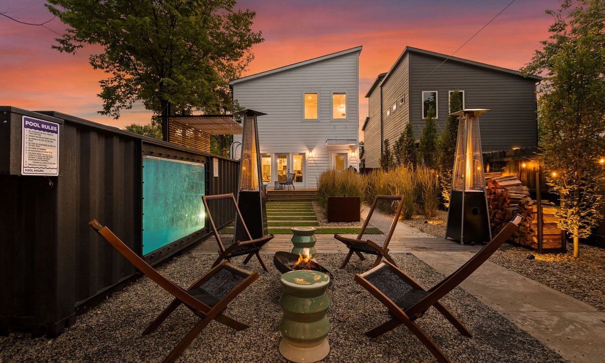 Fountain Square House | Container Pool | Wood Firepit | Chefs Kitchen | Hot Tub | EV Charging | BBQ