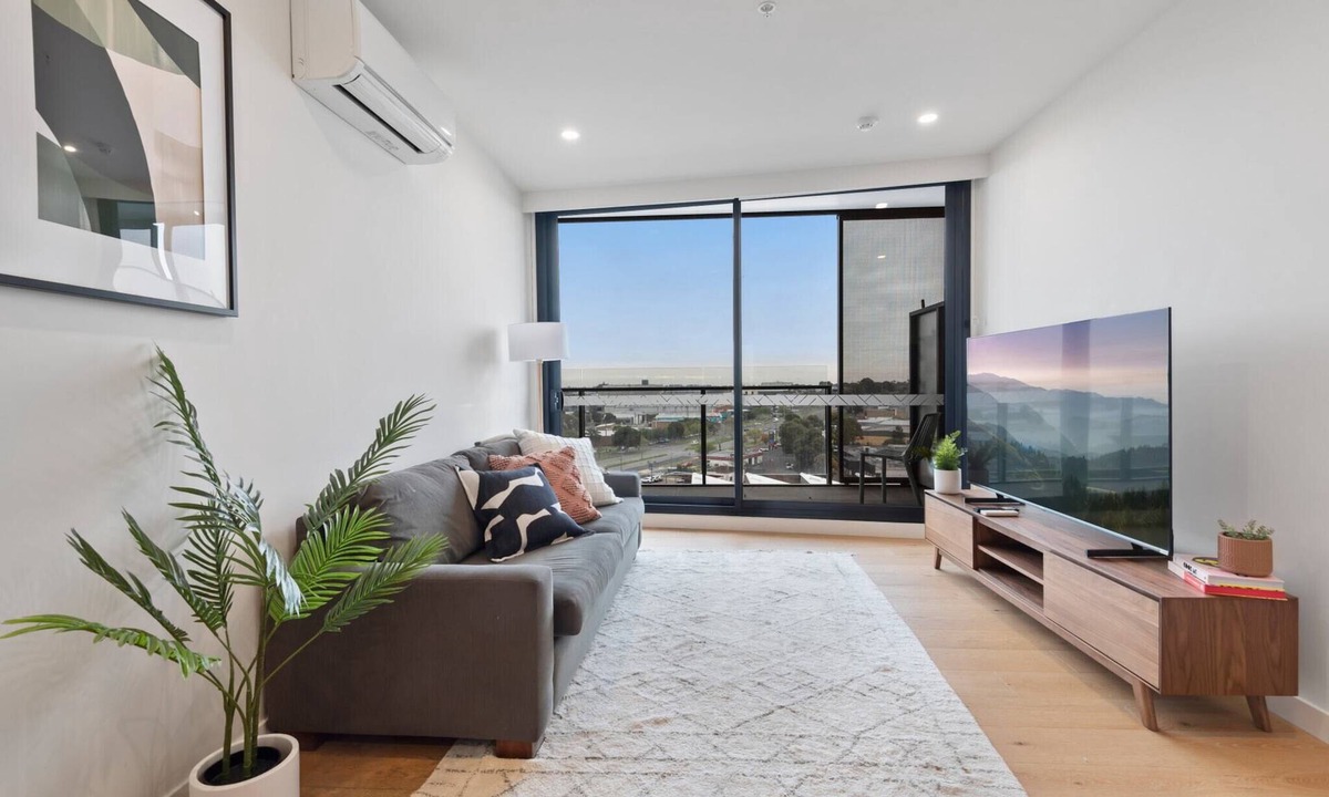 Clayton Apartment | Contemporary 2-Bed Haven with Swimming Pool