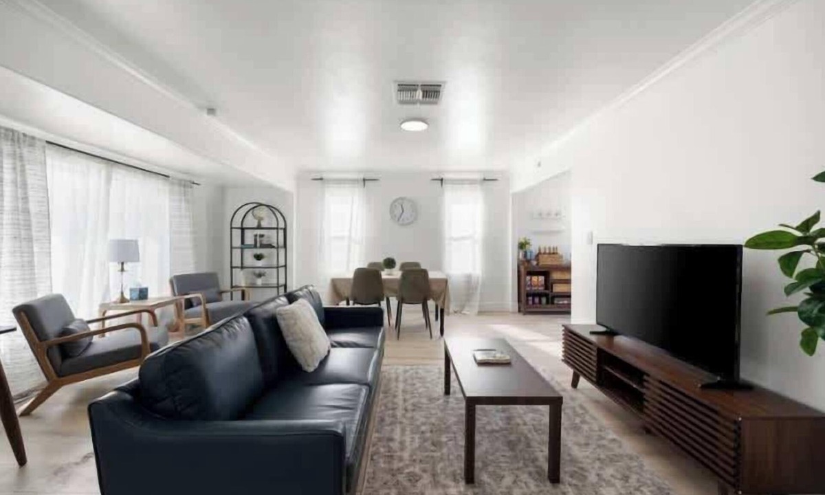 Southeastern Sacramento House | Contemporary 2B/1BA Pad in the Prime of Sacramento