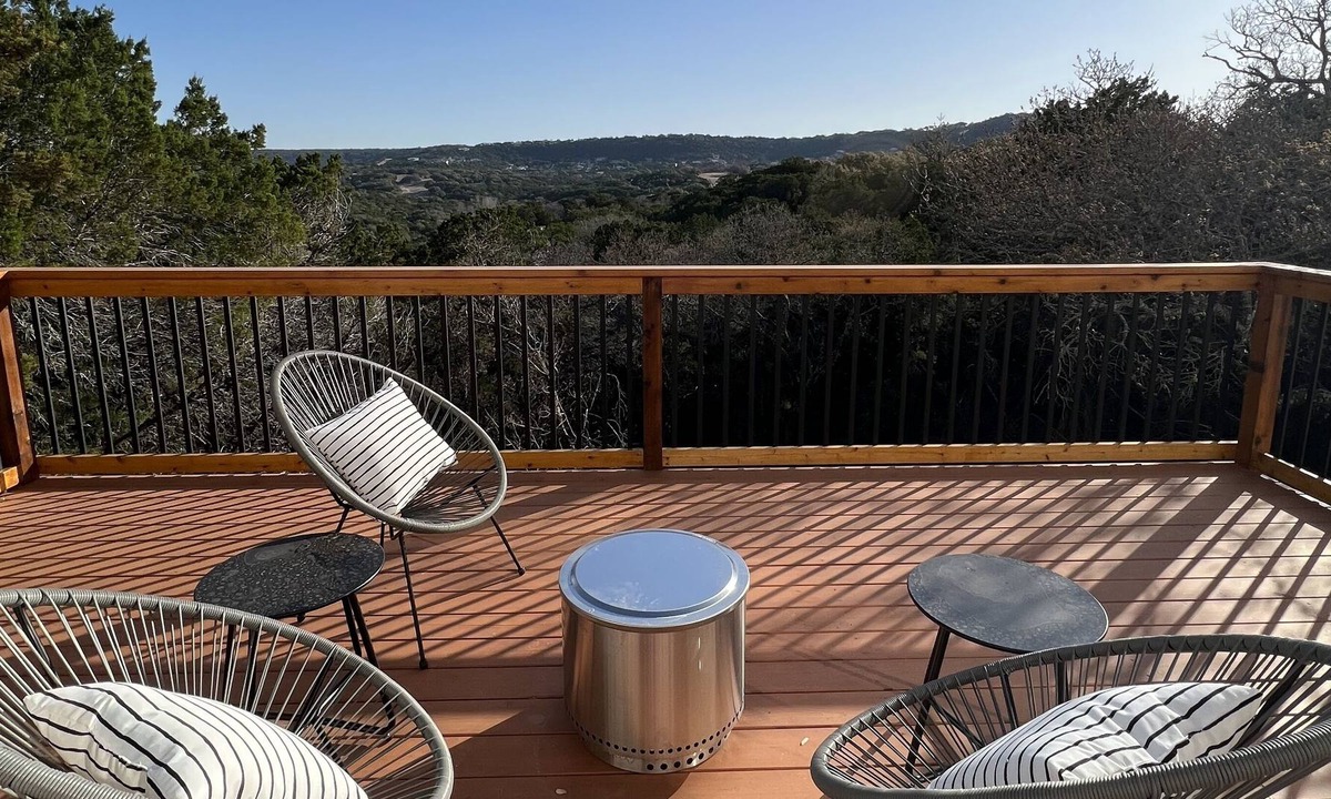 Lago Vista House | Contemporary 3 Bedroom Home with a View