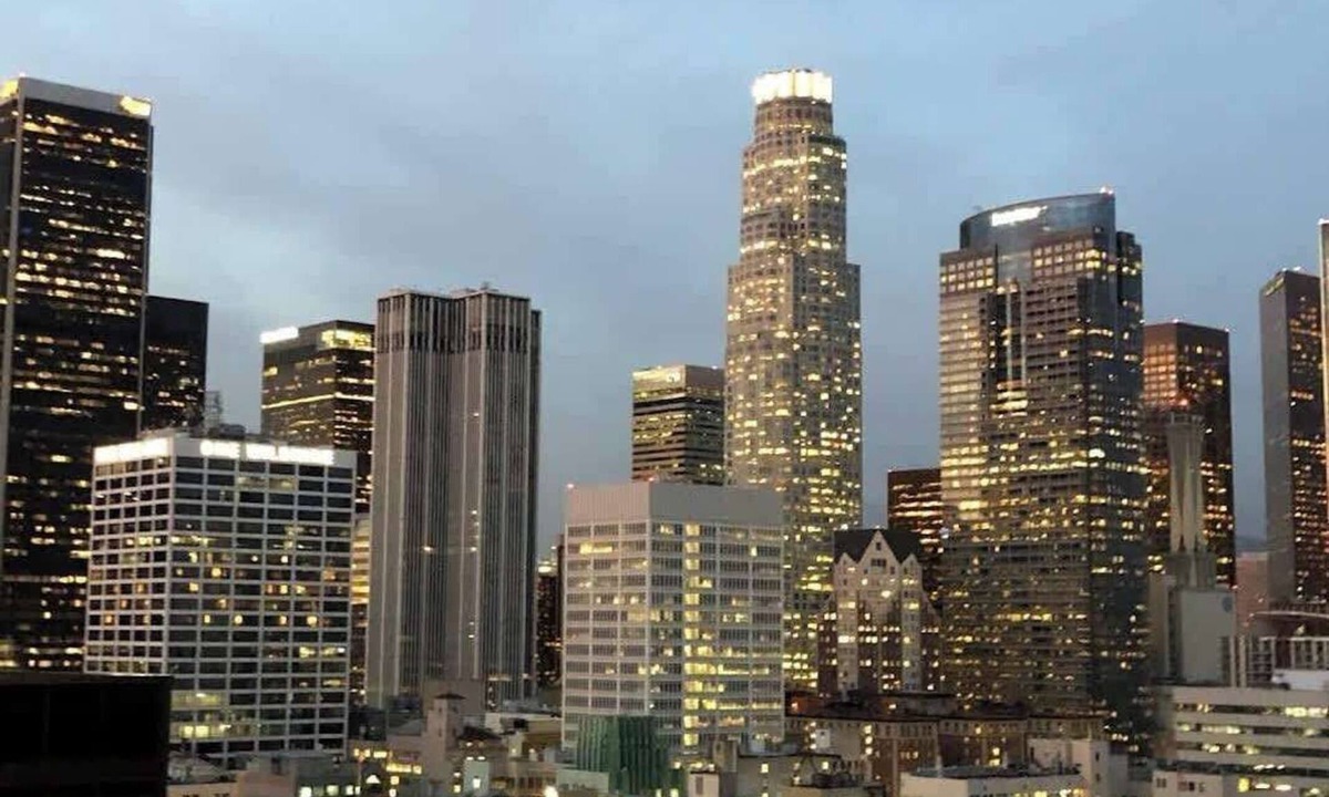 Financial District Apartment | Contemporary 3BR DTLA High-Rise w/Pool, Rooftop