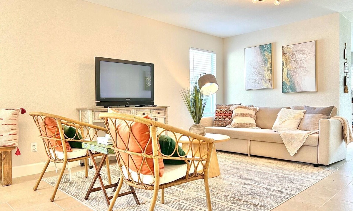 Wetmore House | Contemporary 4-Bed Home Steps from Downtown & ATT Center
