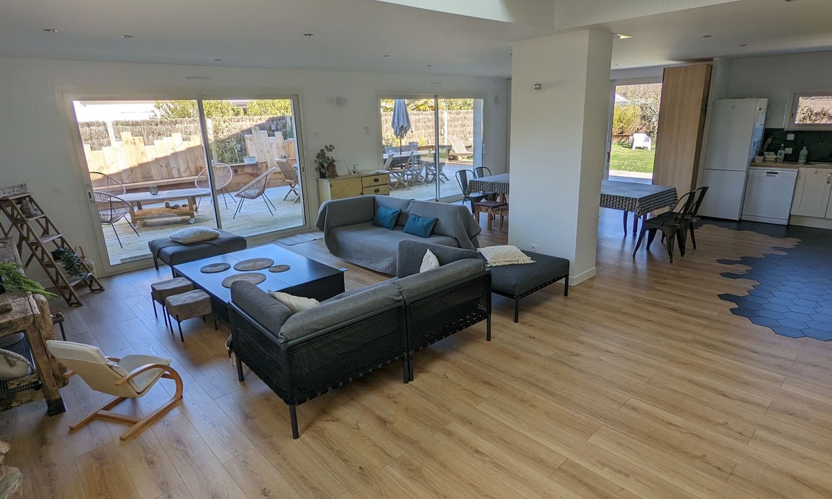 Le Taillan-Medoc House | Contemporary 4* loft-style villa