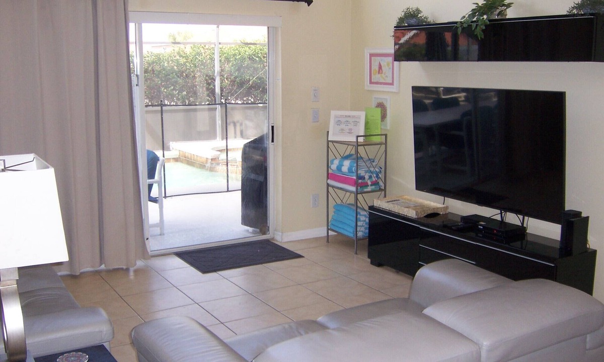 Loughman Villa | CONTEMPORARY 5 BEDROOM POOL/SPA HOME. GREAT PLACE TO SPEND PRIVATE FAMILY TIME